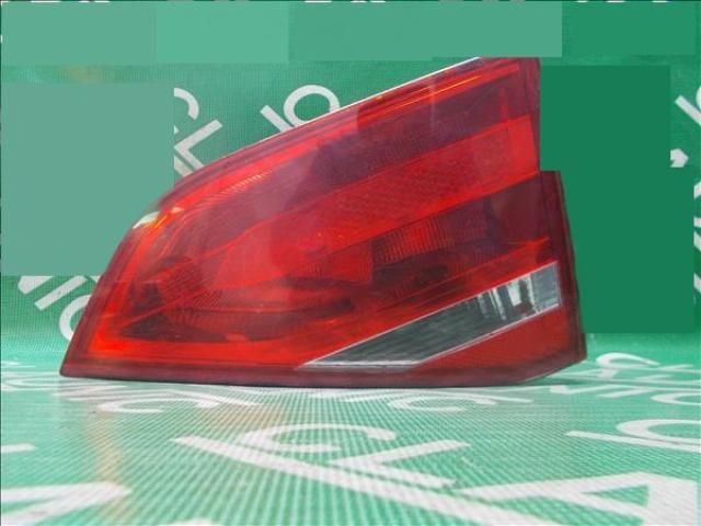 bontott AUDI A4 B8 Jobb Belső Hátsó Lámpa