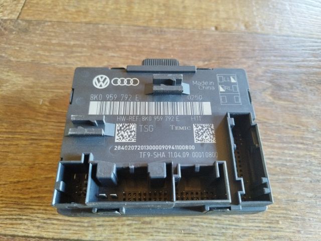 bontott AUDI A4 B8 Jobb első Ablakemelő Elektronika