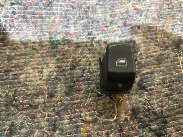 bontott AUDI A4 B8 Jobb első Ablakemelő Kapcsoló