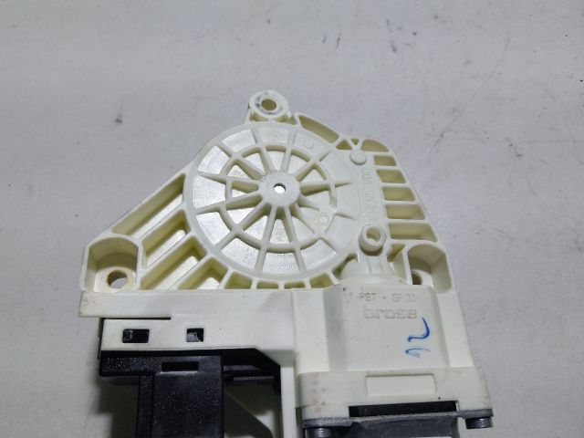 bontott AUDI A4 B8 Jobb első Ablakemelő Motor