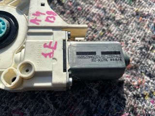 bontott AUDI A4 B8 Jobb első Ablakemelő Motor