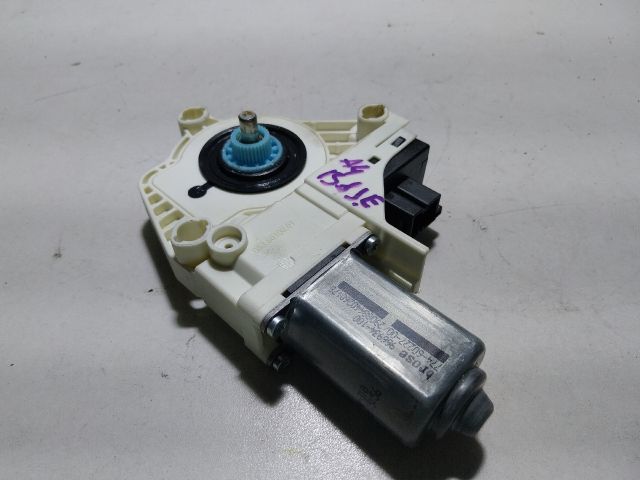 bontott AUDI A4 B8 Jobb első Ablakemelő Motor