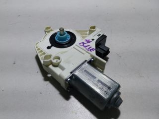 bontott AUDI A4 B8 Jobb első Ablakemelő Motor