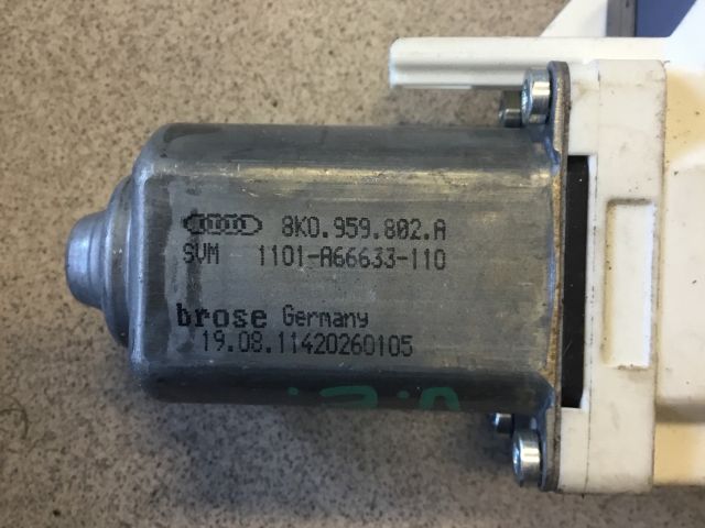 bontott AUDI A4 B8 Jobb első Ablakemelő Motor