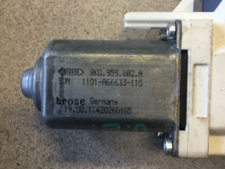 bontott AUDI A4 B8 Jobb első Ablakemelő Motor
