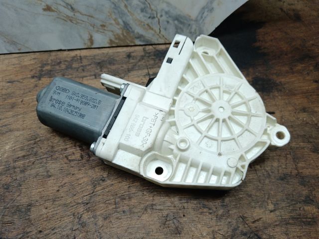 bontott AUDI A4 B8 Jobb első Ablakemelő Motor