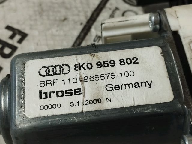 bontott AUDI A4 B8 Jobb első Ablakemelő Motor