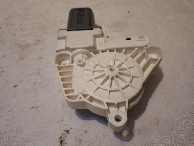 bontott AUDI A4 B8 Jobb első Ablakemelő Motor