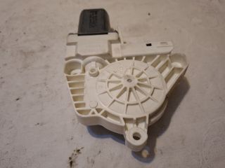 bontott AUDI A4 B8 Jobb első Ablakemelő Motor