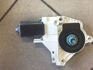 bontott AUDI A4 B8 Jobb első Ablakemelő Motor