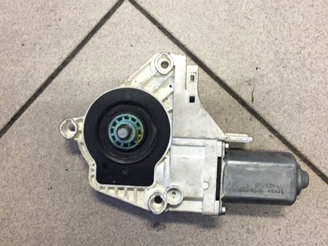 bontott AUDI A4 B8 Jobb első Ablakemelő Motor