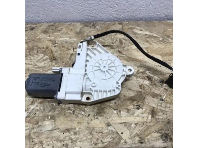 bontott AUDI A4 B8 Jobb első Ablakemelő Motor