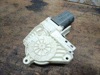 bontott AUDI A4 B8 Jobb első Ablakemelő Motor