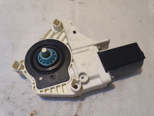 bontott AUDI A4 B8 Jobb első Ablakemelő Motor