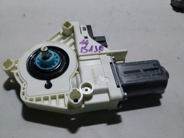 bontott AUDI A4 B8 Jobb első Ablakemelő Motor