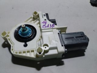 bontott AUDI A4 B8 Jobb első Ablakemelő Motor