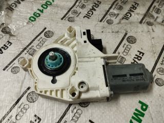 bontott AUDI A4 B8 Jobb első Ablakemelő Motor