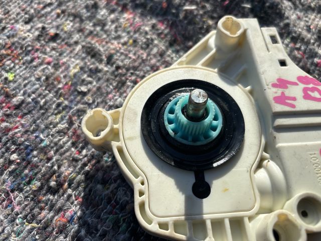 bontott AUDI A4 B8 Jobb első Ablakemelő Motor