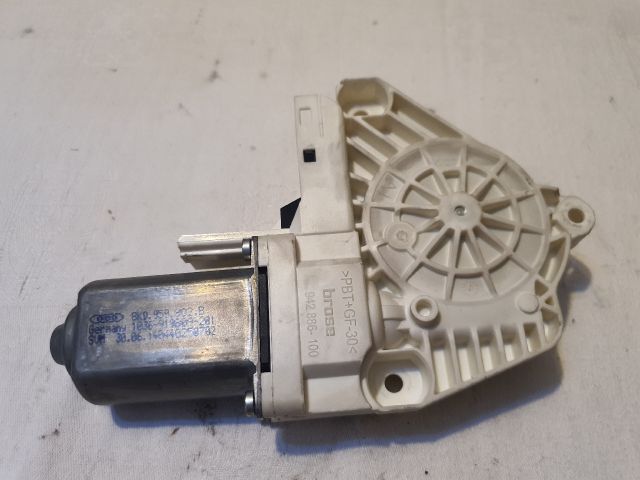 bontott AUDI A4 B8 Jobb első Ablakemelő Motor