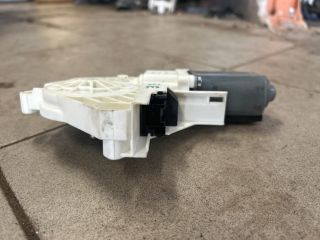 bontott AUDI A4 B8 Jobb első Ablakemelő Motor