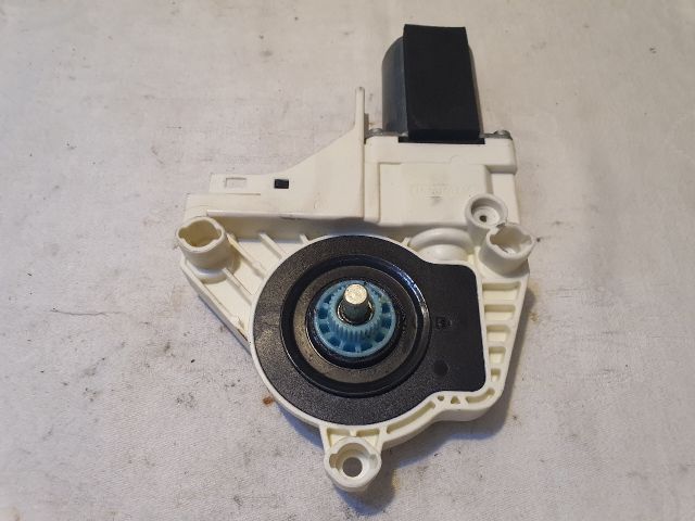 bontott AUDI A4 B8 Jobb első Ablakemelő Motor