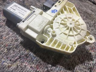 bontott AUDI A4 B8 Jobb első Ablakemelő Motor