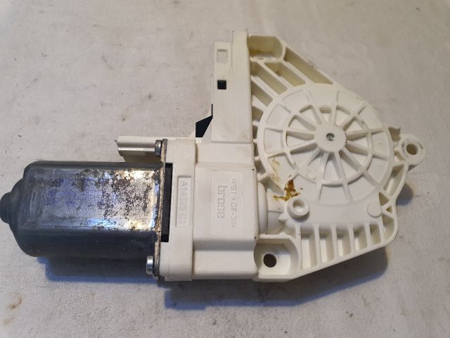 bontott AUDI A4 B8 Jobb első Ablakemelő Motor