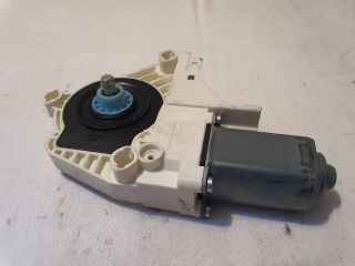 bontott AUDI A4 B8 Jobb első Ablakemelő Motor