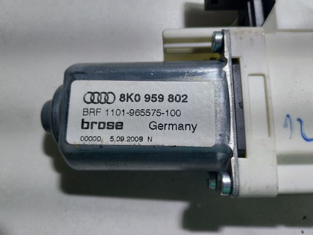 bontott AUDI A4 B8 Jobb első Ablakemelő Motor