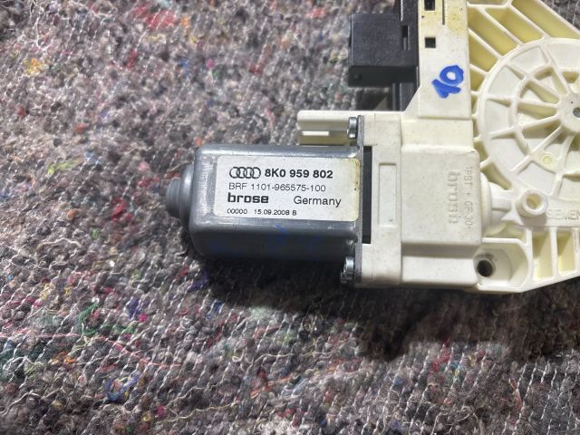 bontott AUDI A4 B8 Jobb első Ablakemelő Motor