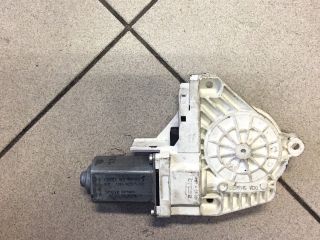 bontott AUDI A4 B8 Jobb első Ablakemelő Motor
