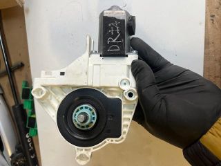 bontott AUDI A4 B8 Jobb első Ablakemelő Motor