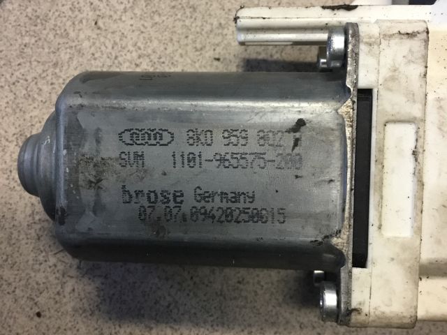 bontott AUDI A4 B8 Jobb első Ablakemelő Motor