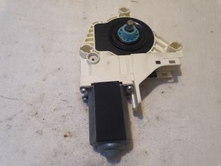 bontott AUDI A4 B8 Jobb első Ablakemelő Motor