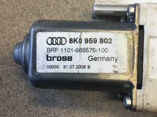 bontott AUDI A4 B8 Jobb első Ablakemelő Motor