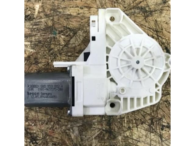 bontott AUDI A4 B8 Jobb első Ablakemelő Motor