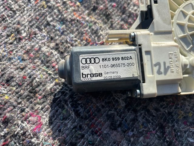 bontott AUDI A4 B8 Jobb első Ablakemelő Motor