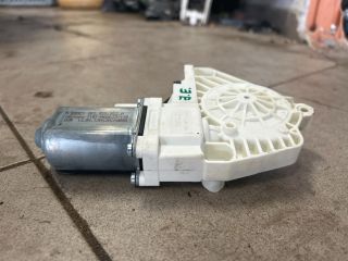 bontott AUDI A4 B8 Jobb első Ablakemelő Motor