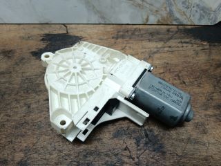 bontott AUDI A4 B8 Jobb első Ablakemelő Motor