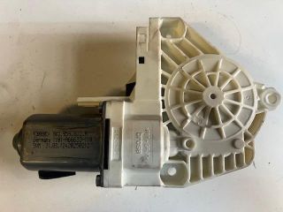 bontott AUDI A4 B8 Jobb első Ablakemelő Motor