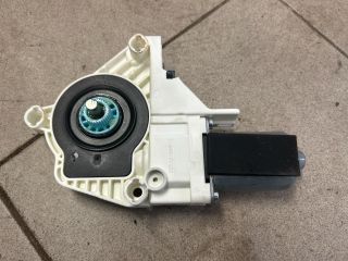 bontott AUDI A4 B8 Jobb első Ablakemelő Motor