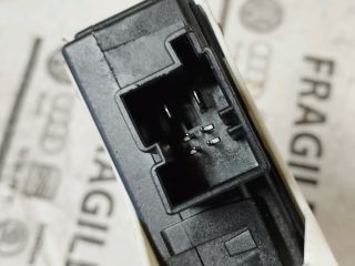 bontott AUDI A4 B8 Jobb első Ablakemelő Motor