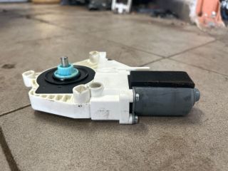 bontott AUDI A4 B8 Jobb első Ablakemelő Motor