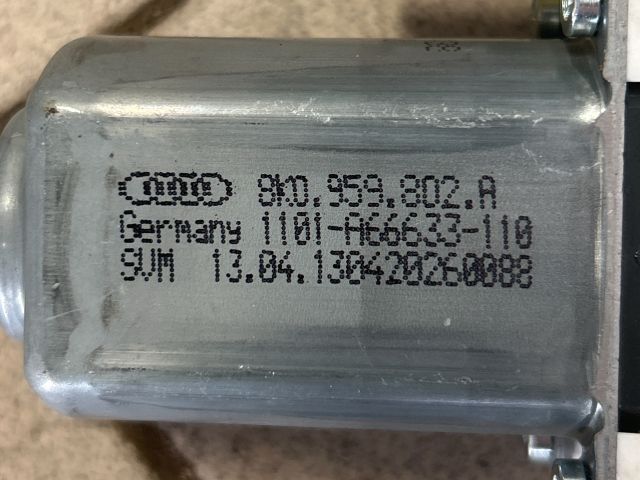 bontott AUDI A4 B8 Jobb első Ablakemelő Motor