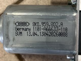 bontott AUDI A4 B8 Jobb első Ablakemelő Motor