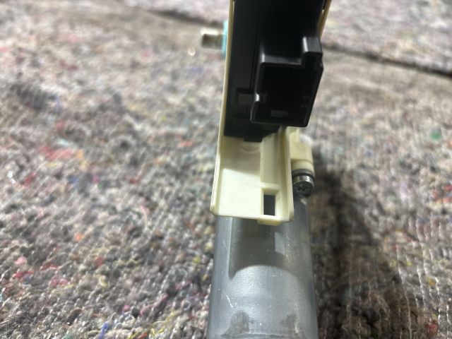 bontott AUDI A4 B8 Jobb első Ablakemelő Motor