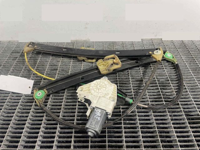 bontott AUDI A4 B8 Jobb első Ablakemelő Szerkezet (Elektromos)