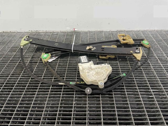 bontott AUDI A4 B8 Jobb első Ablakemelő Szerkezet (Elektromos)