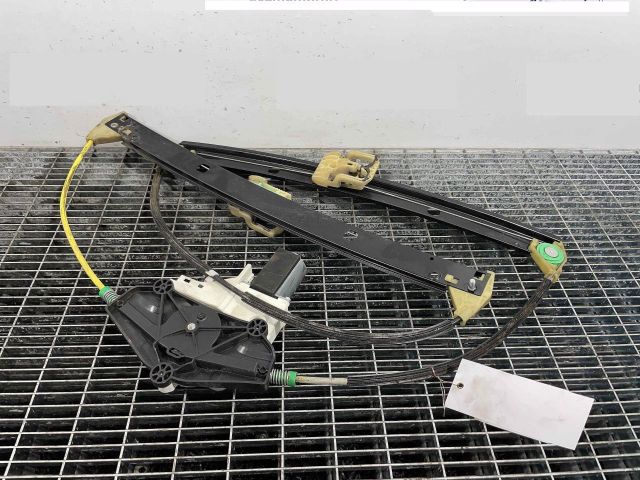 bontott AUDI A4 B8 Jobb első Ablakemelő Szerkezet (Elektromos)