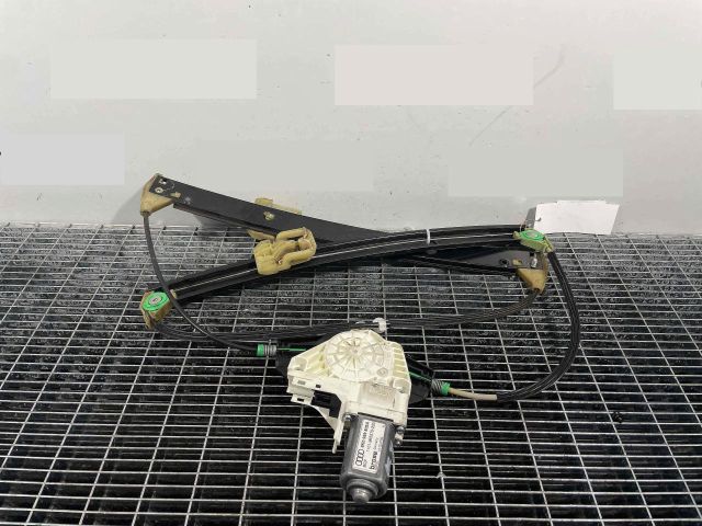 bontott AUDI A4 B8 Jobb első Ablakemelő Szerkezet (Elektromos)